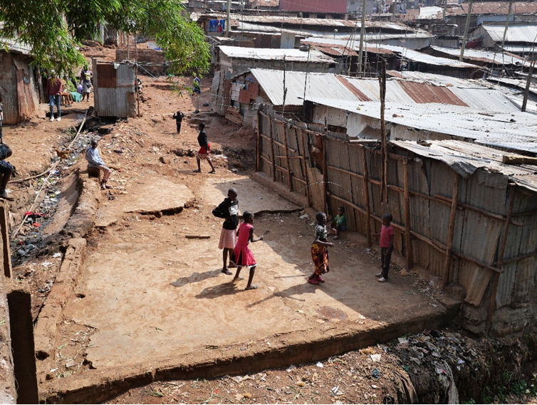 children-playing-kibera