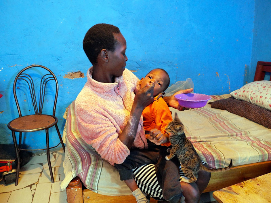 feeding-time-kibera