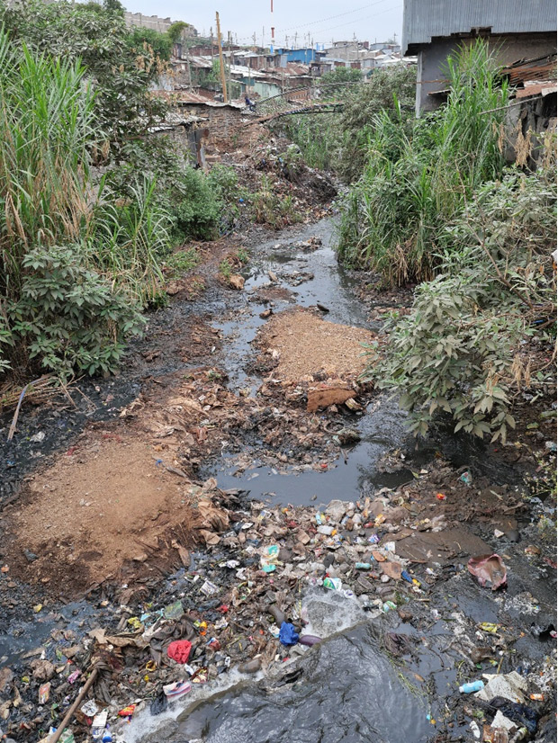 stream-dump-toilet-kibera